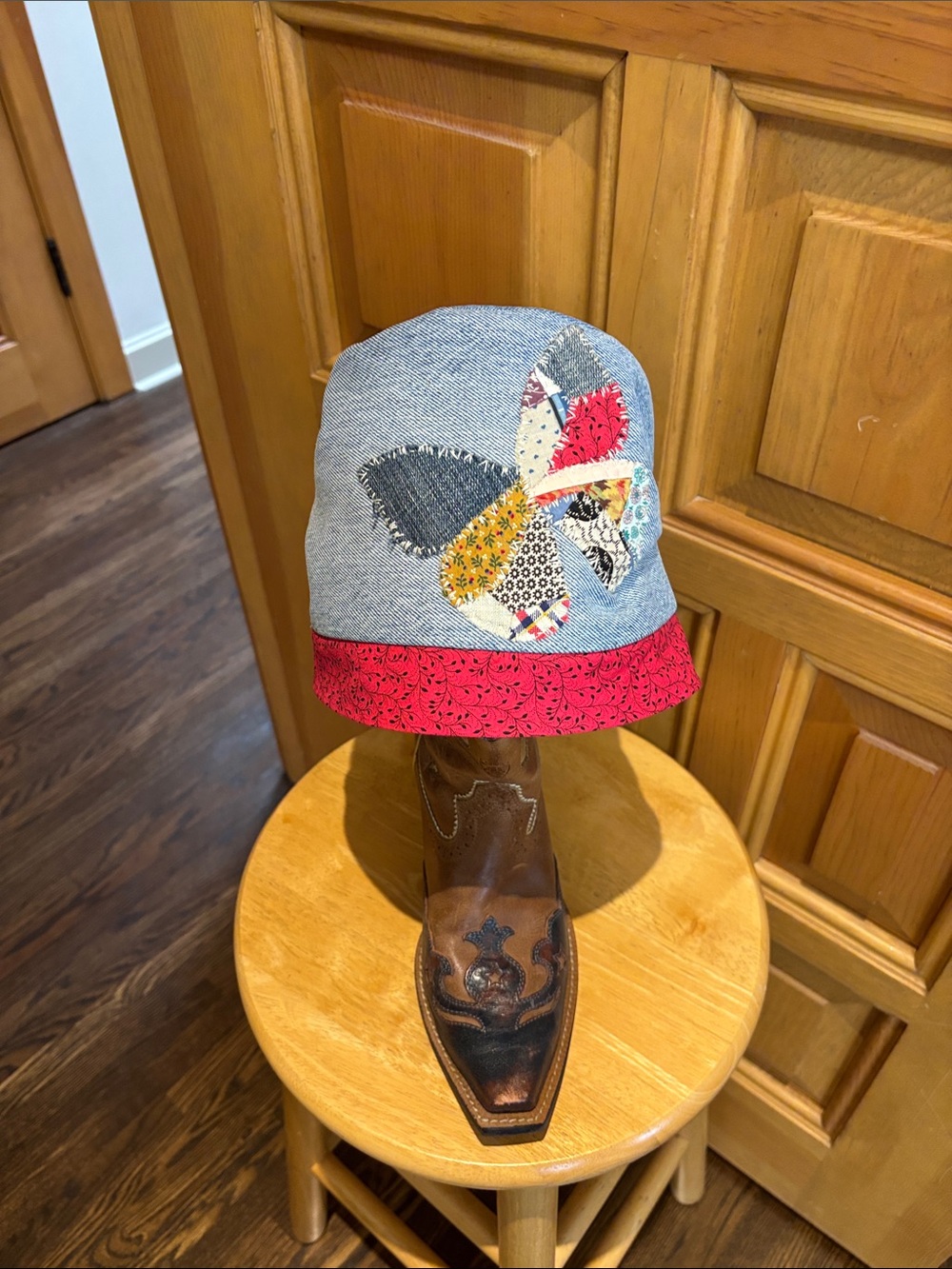 Like new magnolia, pearl style hat